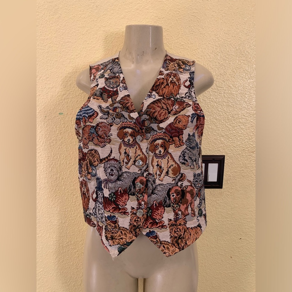 VTG Casual Corner Size Medium Multicolored Cat & Dogs Print Tapestry Vest